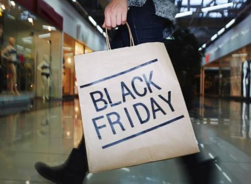 Cresce para 39% o número de consumidores que só devem comprar na Black Friday se descontos valerem a pena, apontam CNDL/SPC Brasil