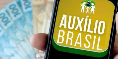 Auxílio Brasil deve injetar R$ 84 bilhões na economia em 2022, aponta estudo