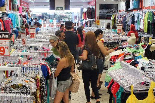 Vendas do varejo devem cair 3,6%, mas tendência é de recuperação