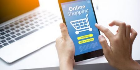 Celular vira principal canal de compras das classes D e E, que lideram intenção de consumo